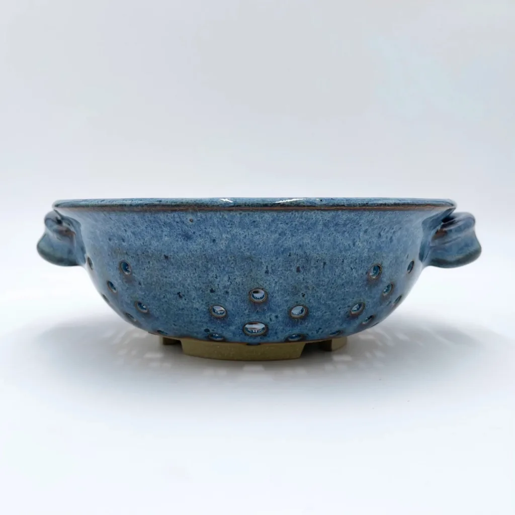 Kitchen countertop storage ideas: berry bowls