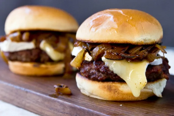 Great summer grilling recipes: Sliders with beer-glazed onions and brie | Confessions of a Foodie Bride