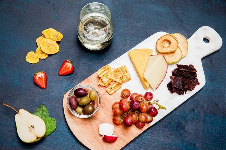 NatureBox monthly subscriptions offer 100+ snacking ideas for fall + winter