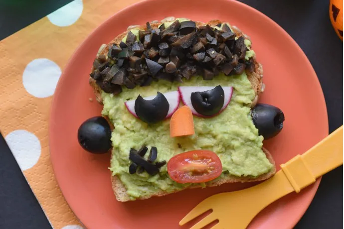 This Frankenstein Avocado Toast is the perfect easy Halloween dinner idea! | Fork and Beans