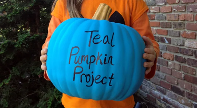 Join the Teal Pumpkin Project and help make this an allergy-friendly Halloween | CoolMomEats.com