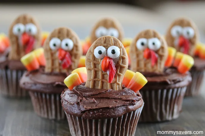Easy Thanksgiving desserts for the kids, like these turkey cupcakes at Mommy Savers
