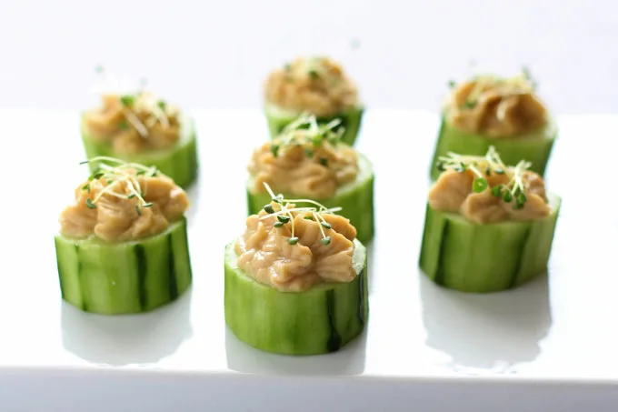 Cucumber Hummus Bites make an easy 3-ingredient cocktail party recipe that will please nearly everyone | Leelalicious