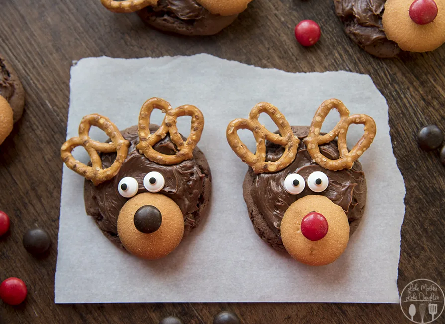 If you're looking for easy cookie recipes for Santa that can be made at the last minute, look no further than these Reindeer Cookies. So cute! | Like Mother, Like Daughter