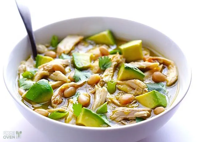 5 Ingredient Easy White Chicken Chili is our simple and delicious go-to healthy chili recipe | Gimme Some Oven