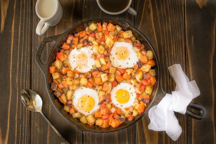 Breakfast for dinner doesn't have to just be pancakes! Easy, veggie packed breakfast ideas like these Baked Potatoes with Eggs make a great dinner, that's fun, too | Culinary Ginger