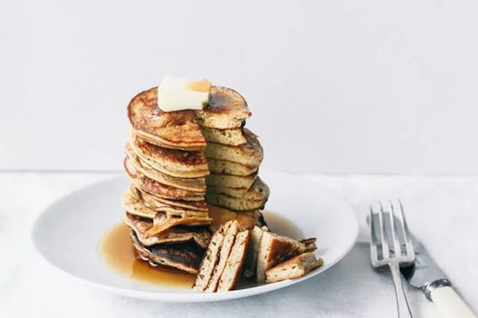 Celebrate Pancake Day with 2 ingredient Healthy Pancakes: a healthy (and yummy!) pancake recipe that the kids can help make | Top With Cinnamon