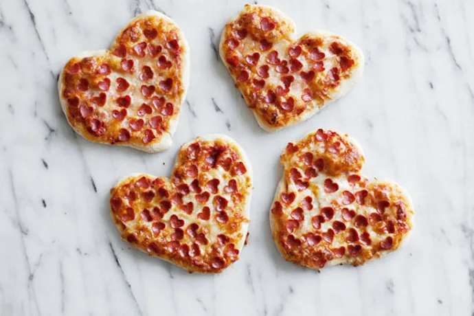Show your love with these 6 Valentine's Lunch ideas for kids | heart-shaped mini pizzas at Melodrama