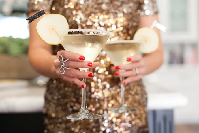 It doesn't get more glamorous—or simple—thank this French Pear Martini Oscar party cocktail recipe | Style Me Pretty