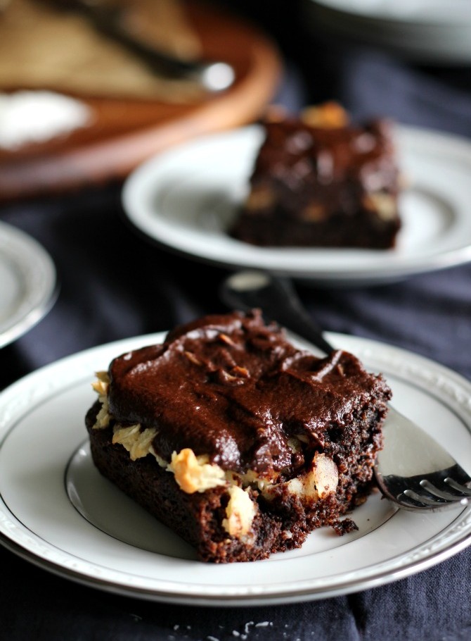 Chocolate coconut macaroon cake recipe from Paleo Running Momma Chocolate coconut macaroon cake recipe from Paleo Running Momma