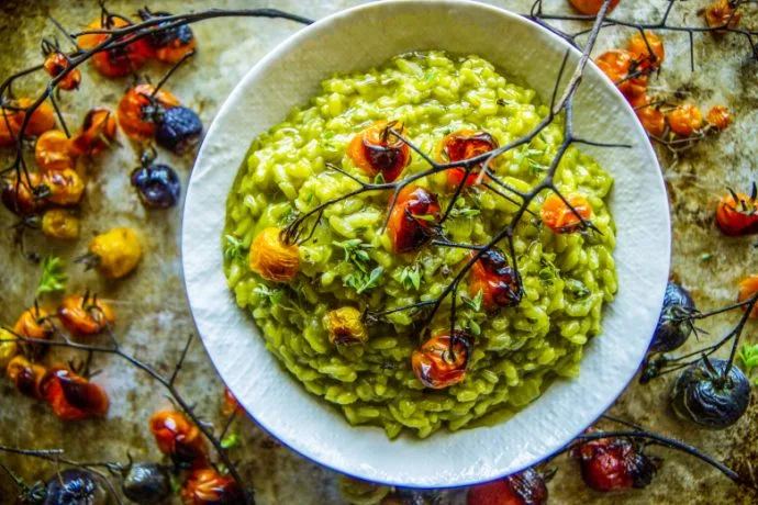 Pesto is a perennial kid favorite, even made without cheese! This Spinach Basil Pesto Risotto is a perfect kid friendly vegan dinner recipe | Pioneer Woman