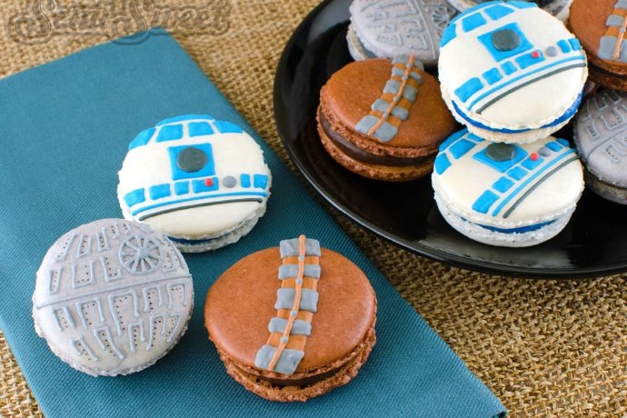 Star Wars recipes for Force Friday! Celebrate with these DIY Star Wars Macarons! | SemiSweet Designs