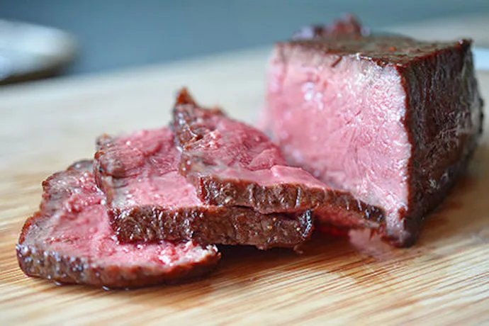 Learn How To Make the Perfect Steak (a restaurant style steak!) at home with this expert–and easy–method. | Nom Nom Paleo