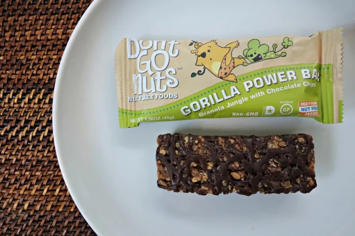 Our favorite peanut- and tree nut-free granola bars for safe snacking for all! | Cool Mom Eats