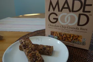 We're loving MadeGood Granola Bars because they are allergy free—plus they have extra veggie power that you'd never know was in there. Score! | Cool Mom Eats