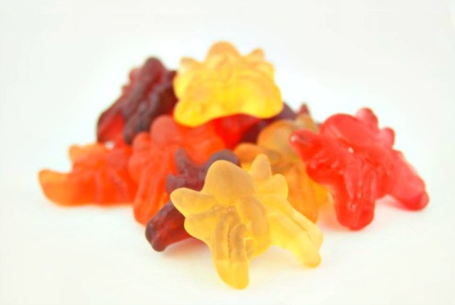 Surf Sweets makes yummy allergy-friendly Halloween candy. | Cool Mom Eats