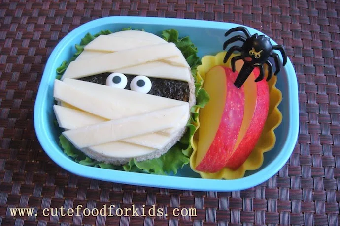 We love easy Halloween school lunch ideas, like this mummy sandwich at Cute Food for Kids