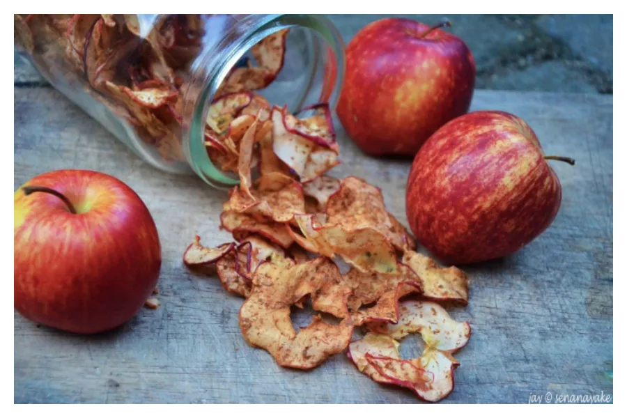 Satisfy their sweet tooth the non-candy way, with these healthy, no-sugar-added snacks for after school, including these Apple Chips at Peckish Me | Cool Mom Eats