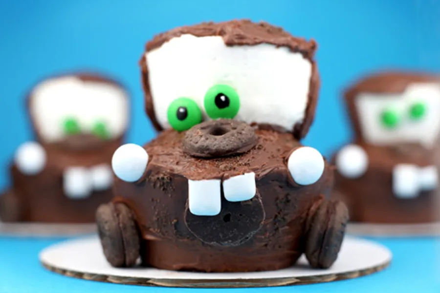 Disney Cars party treats to celebrate the Cars 3 movie. Ka-chow!