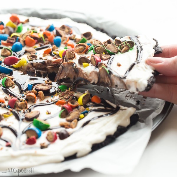 What could be better on a hot summer night than a no-bake dessert like this Ice Cream Pizza at Recipe Rebel? We can't think of a thing! What could be better on a hot summer night than a no-bake dessert like this Ice Cream Pizza at Recipe Rebel? We can't think of a thing!