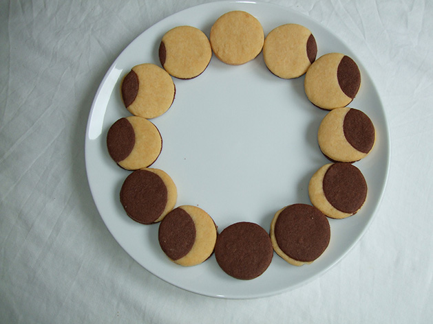 Easy solar eclipse recipes for last minute fun: American Eclipse Cookies at Sky at Night Magazine