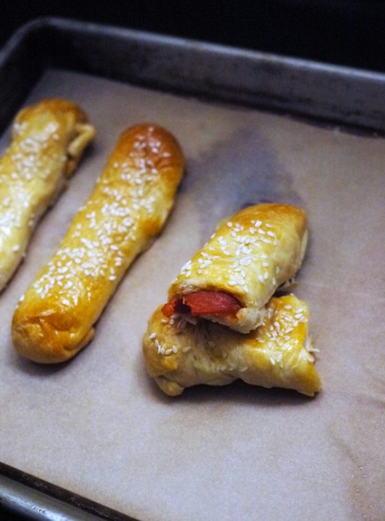 Lunchbox pizza recipes: 3-Ingredient Pepperoni Pizza Sticks | One Hungry Mama