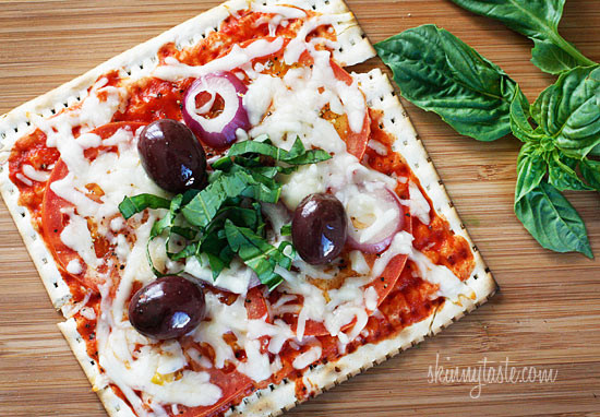 Lunchbox pizza recipes: Skinny Passover Matzo Pizza | Skinny Taste