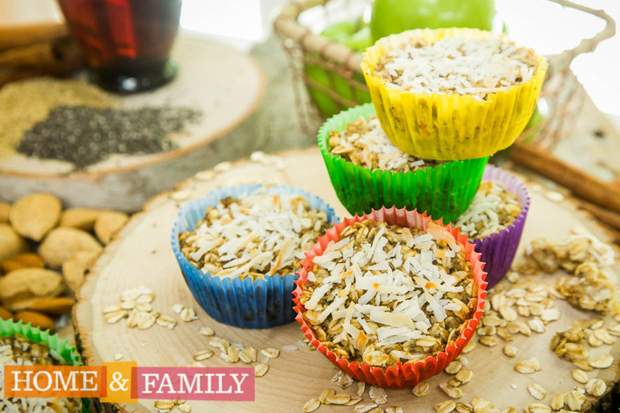 Baked Oatmeal Bites: A healthy, make-ahead, grab-and-go breakfast that saves us on hectic back to school mornings. Get the recipe! | Cool Mom Eats