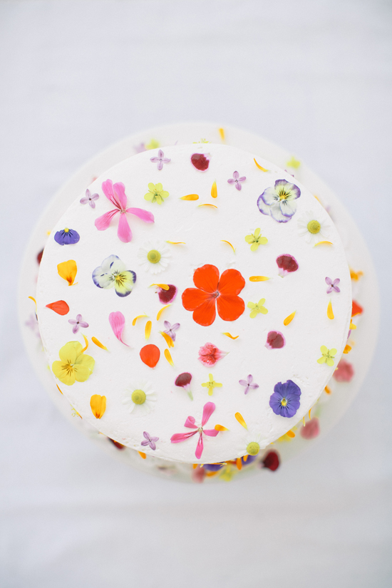 Ways to make over a store-bought cake: Edible Flower Cake | Design Love