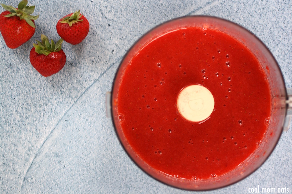 How to make homemade fruit roll-ups: two ingredients make this a healthy AND fun treat for kids. | Jane Sweeney for Cool Mom Eats