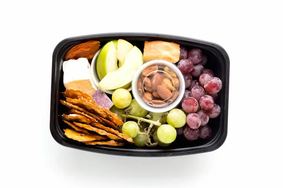 10+ easy non-sandwich school lunch ideas | Cheese Tray lunch at Eazy Peazy Mealz