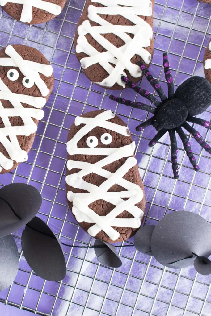 Easy Halloween treats for kids: Chocolate Mummy Cake Batter Cookies | Club Crafted