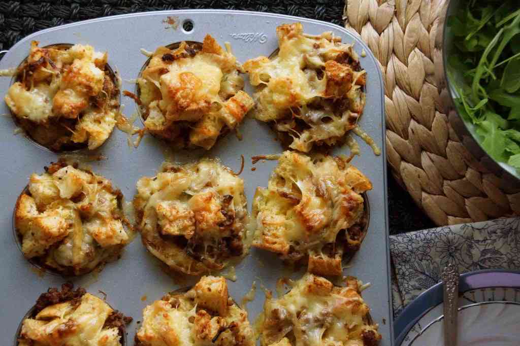 Thanksgiving leftovers recipes: Sausage Fennel and Gruyere Egg Strata Muffins at Strawberryplum Thanksgiving leftovers recipes: Sausage Fennel and Gruyere Egg Strata Muffins at Strawberryplum