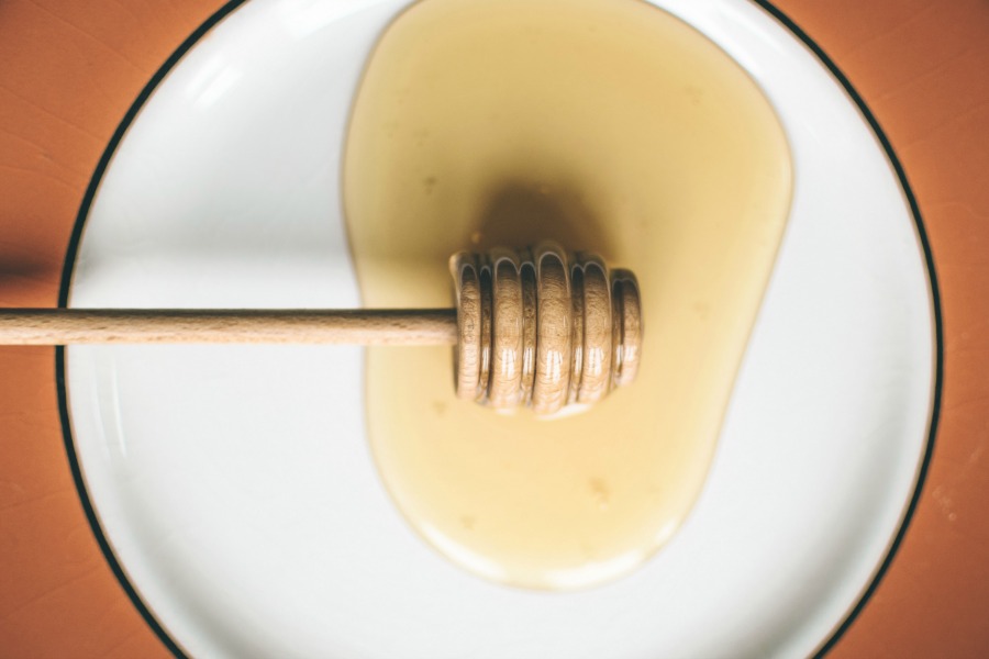 Healthy foods to always have on hand for healthy eating: Honey boosts your immune system and more! | Cool Mom Eats