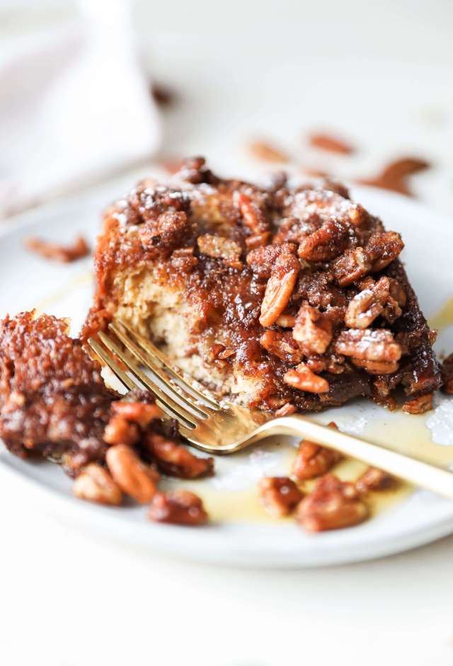 Make-ahead holiday breakfast recipes: Make-Ahead French Toast with Pecan Praline Topping | Jessi's Kitchen