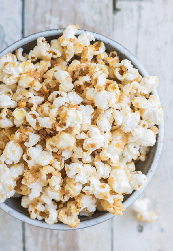 Healthy dessert recipes for kids: Salted Caramel Coconut Popcorn | Choosing Chia