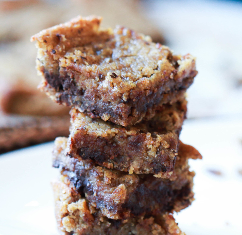 Healthy dessert recipes for kids: Gooey Chocolate Chip-Pea Blondie recipe | Laura Lee Balanced