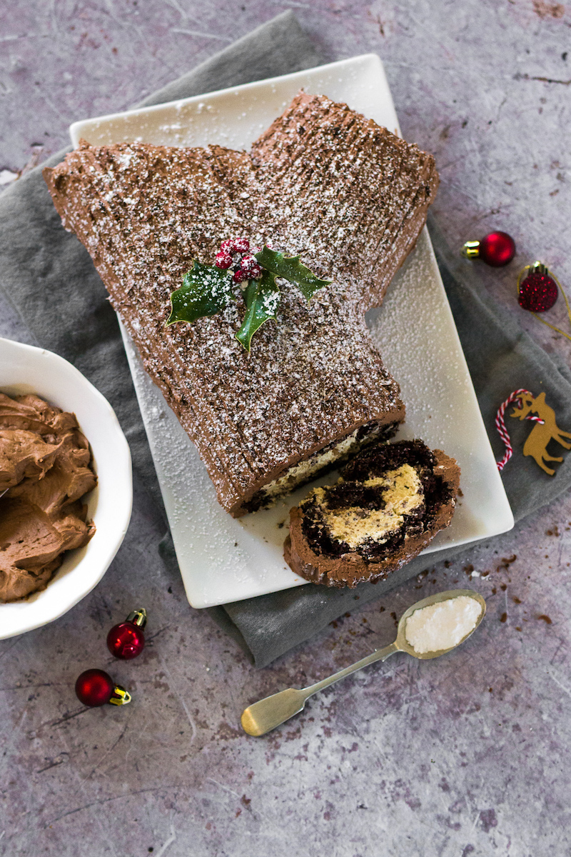 Clean holiday dessert recipes: Vegan yule log at The Veg Space Clean holiday dessert recipes: Vegan yule log at The Veg Space