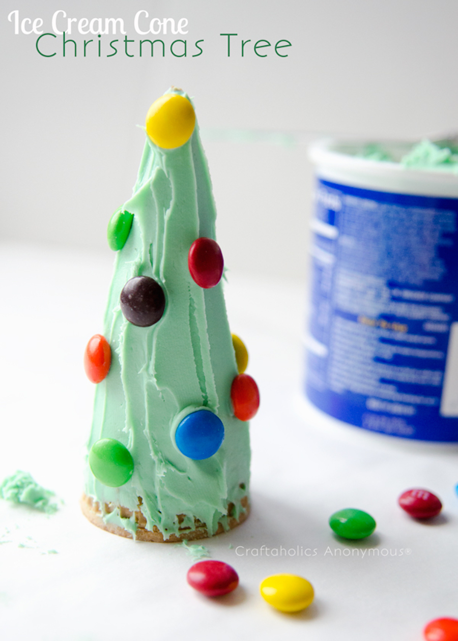 Delicious and totally easy holiday food crafts for kids: Christmas Trees at Craftaholics Anonymous