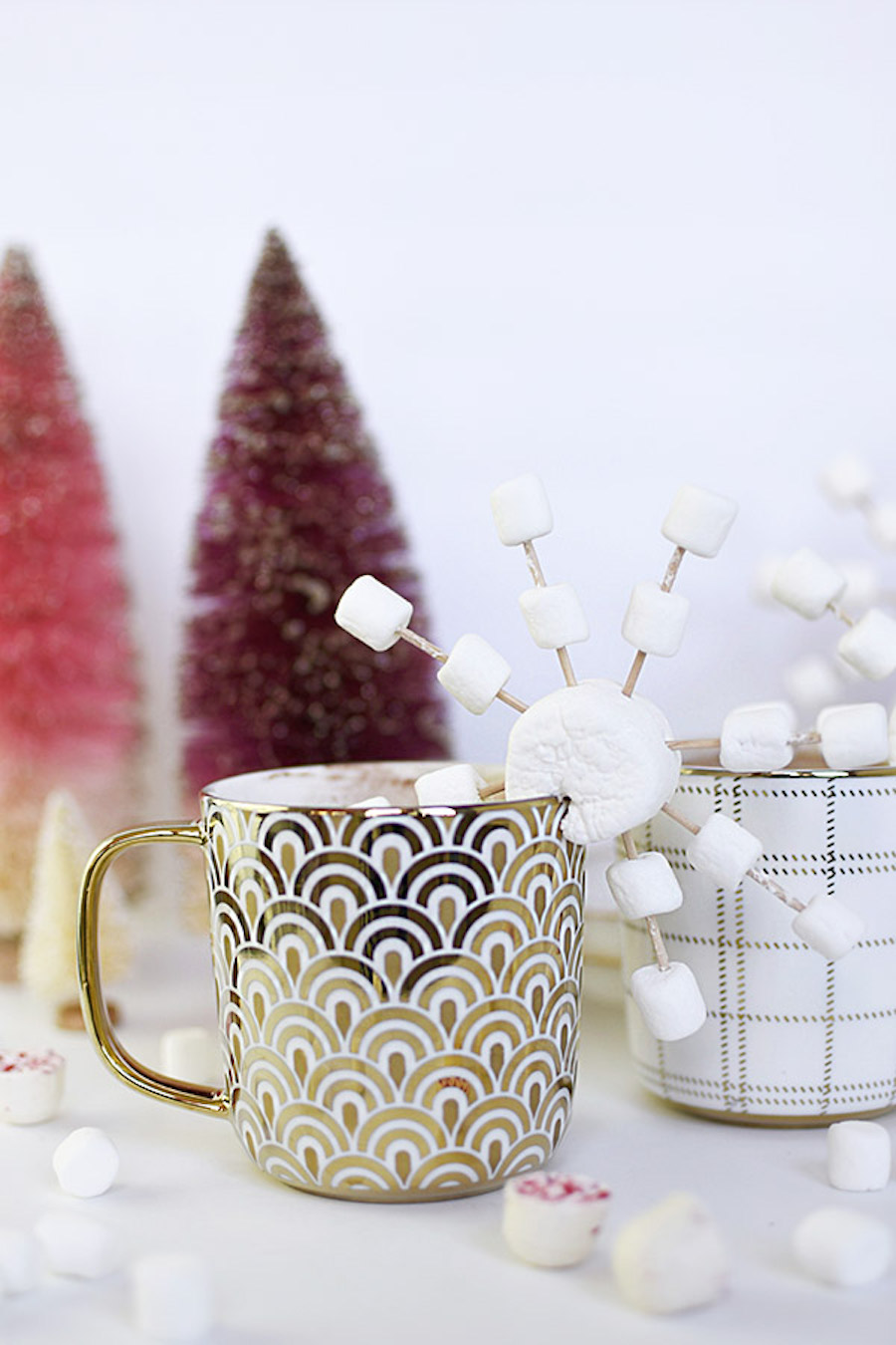 Delicious and totally easy holiday food crafts for kids: Marshmallow Snowflakes at Delineate Your Dwelling