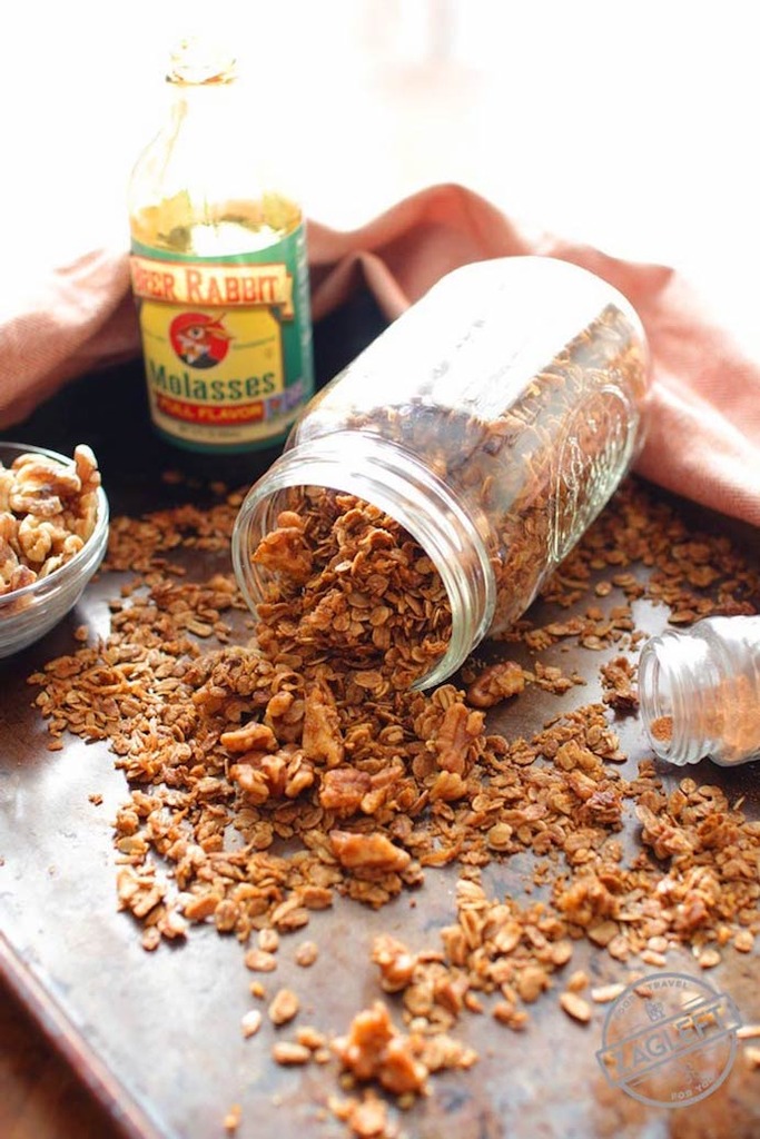 Our favorite homemade holiday food gifts: Gingerbread Granola at Zagleft