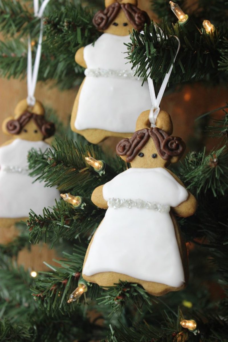 Pop-culture gingerbread cookies: Princess Leia by Jenn Fujikawa at StarWars.com