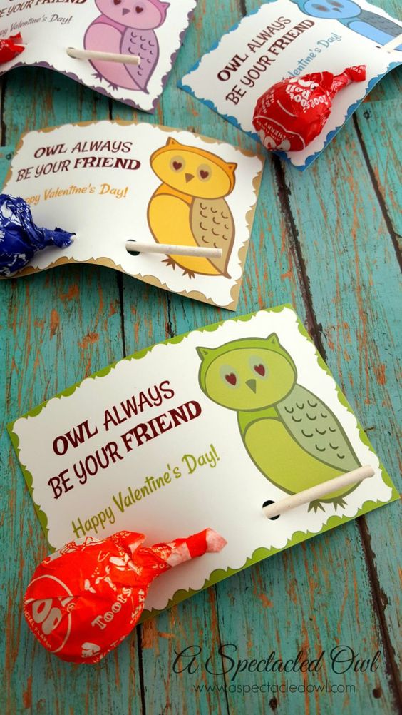 Easy Valentine's Day treats for the classroom: Valentine’s Day lollipop cards | Spectacled Owl 