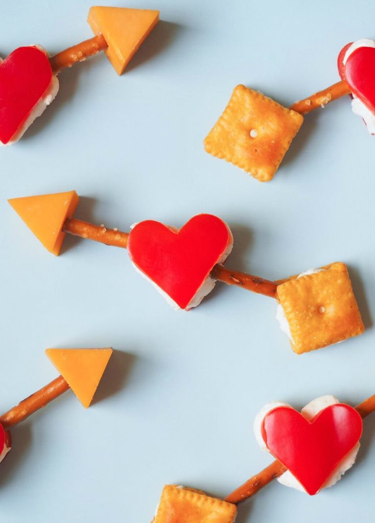 Easy Valentine's Day lunch box ideas perfect even for the last minute. Phew! | Edible Cupid's Arrows at Fork and Beans