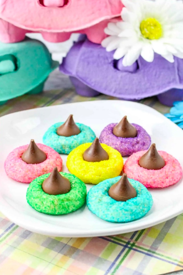 Easter cookies kids can make: Easter blossom cookies at Crayons and Cravings Easter cookies kids can make: Easter blossom cookies at Crayons and Cravings