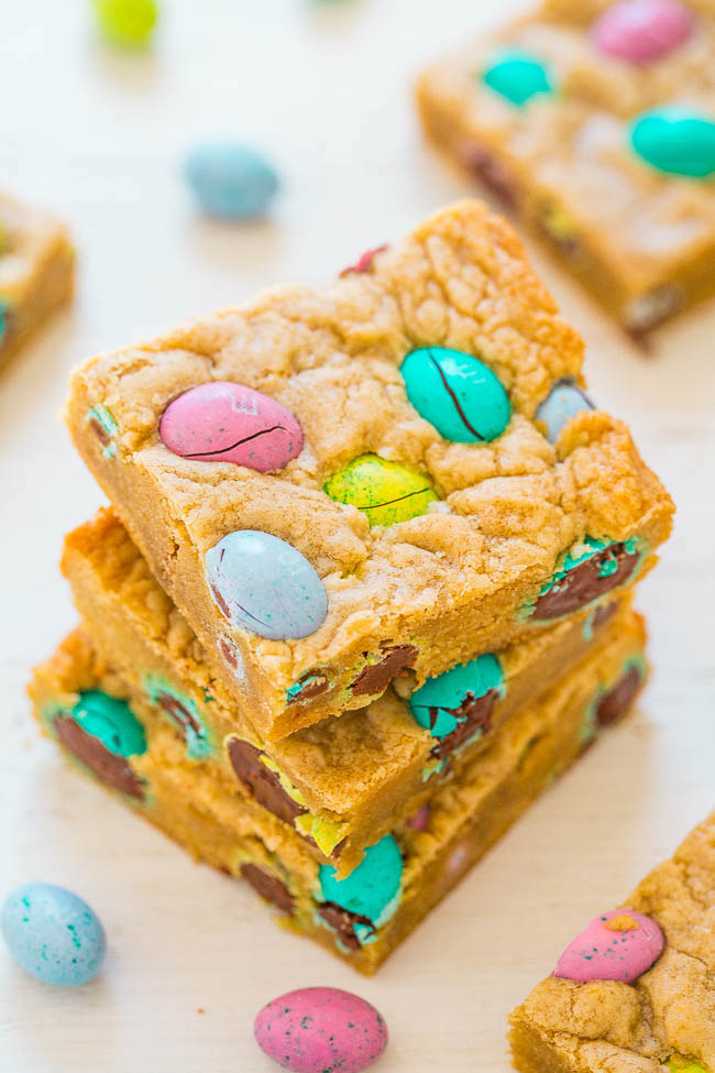 Easter cookies kids can make: Easter Blondies at Averie Cooks Easter cookies kids can make: Easter Blondies at Averie Cooks
