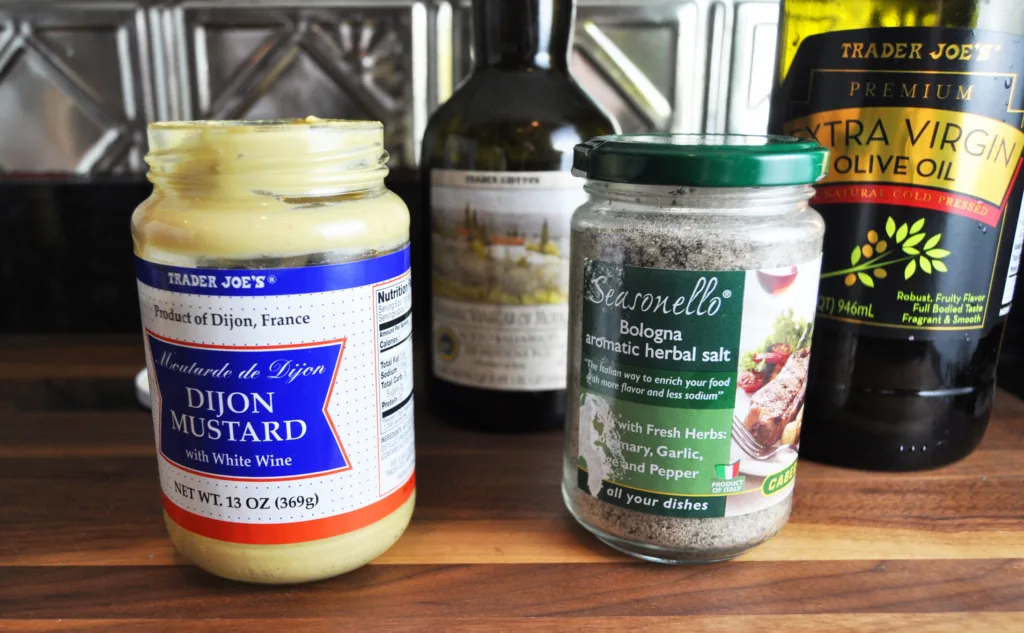 How to : A brilliant 4-ingredient Dijon mustard vinaigrette made right in the jar