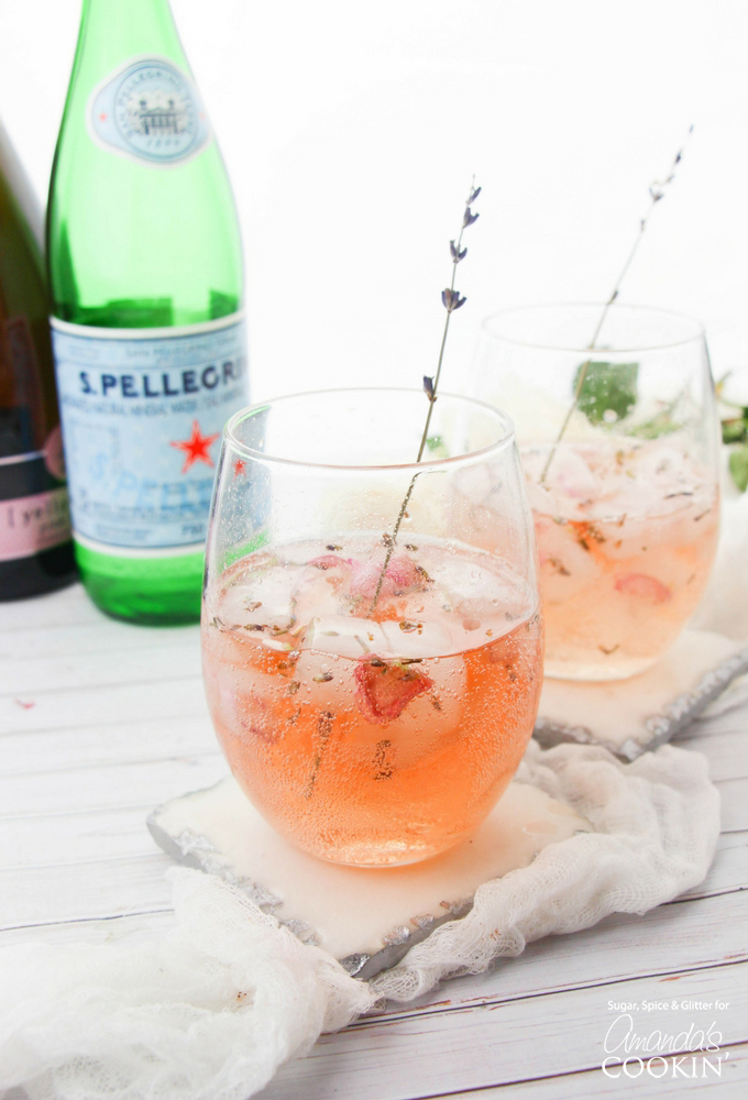 Botanical cocktail recipes: Lavender Rosé Spritzer | Amanda's Cookin'