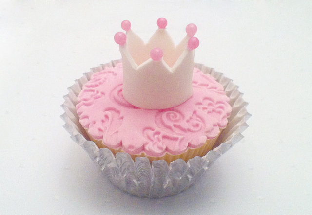 Princess cupcakes: Princess cupcake crown tutorial | Cakey Goodness