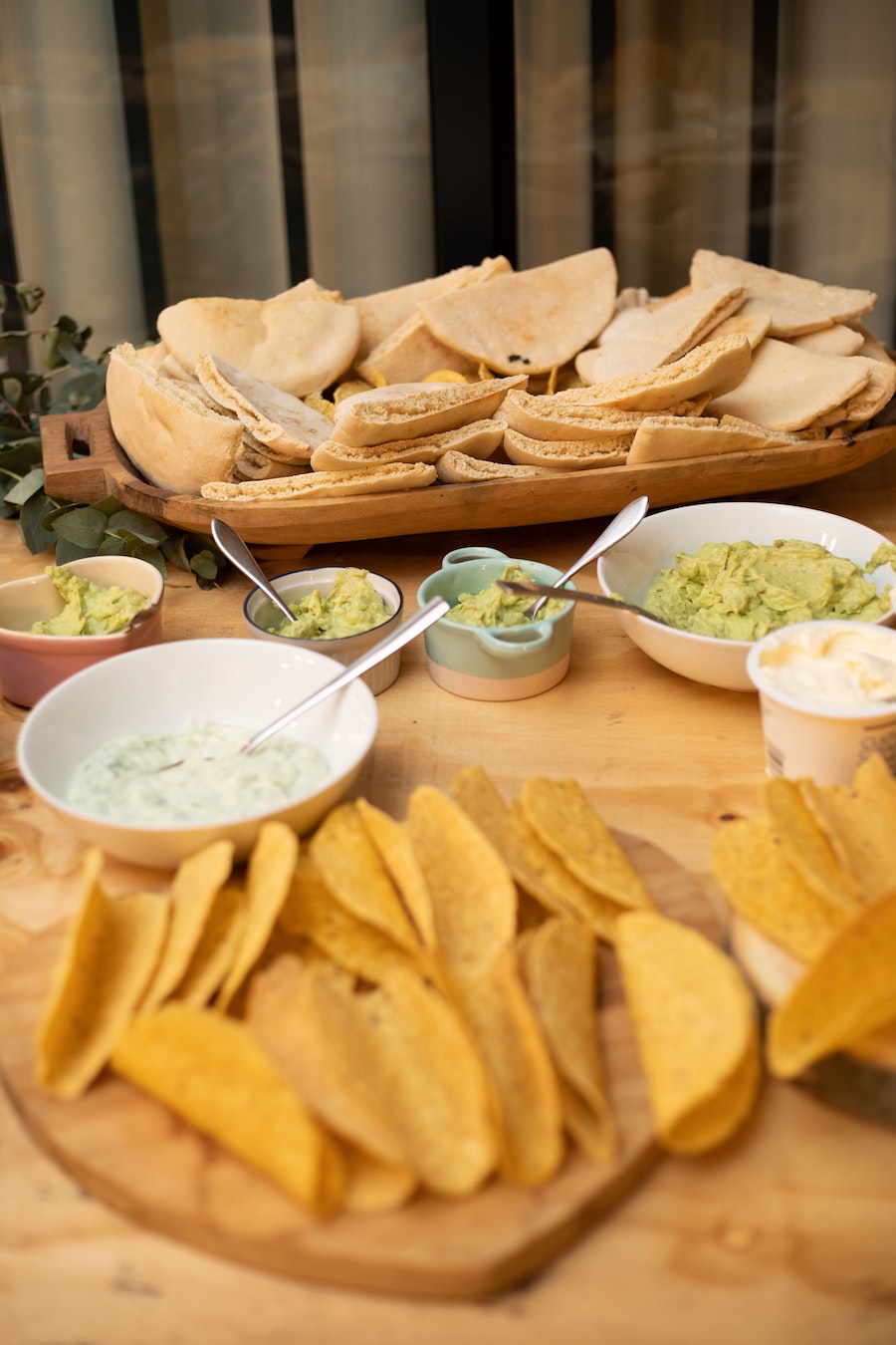 Homemade dips and dressings for lighter meals in the spring and summer